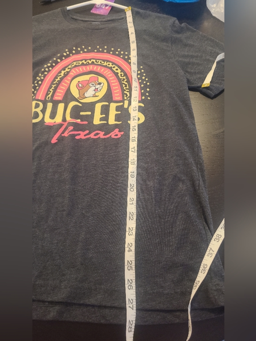 #32 - NWOT Buc-ee's Grey T Shirt - Med - Picture 8 of 10